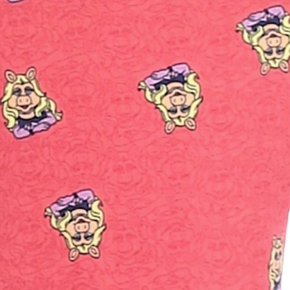 🌺 LuLaRoe Perfect Tee Disney Miss Piggy Scoop Neck Short Sleeve Top Size XS NWT - Picture 3 of 12